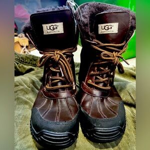 Leather sheepskin UGGS Winter boots! Size 9